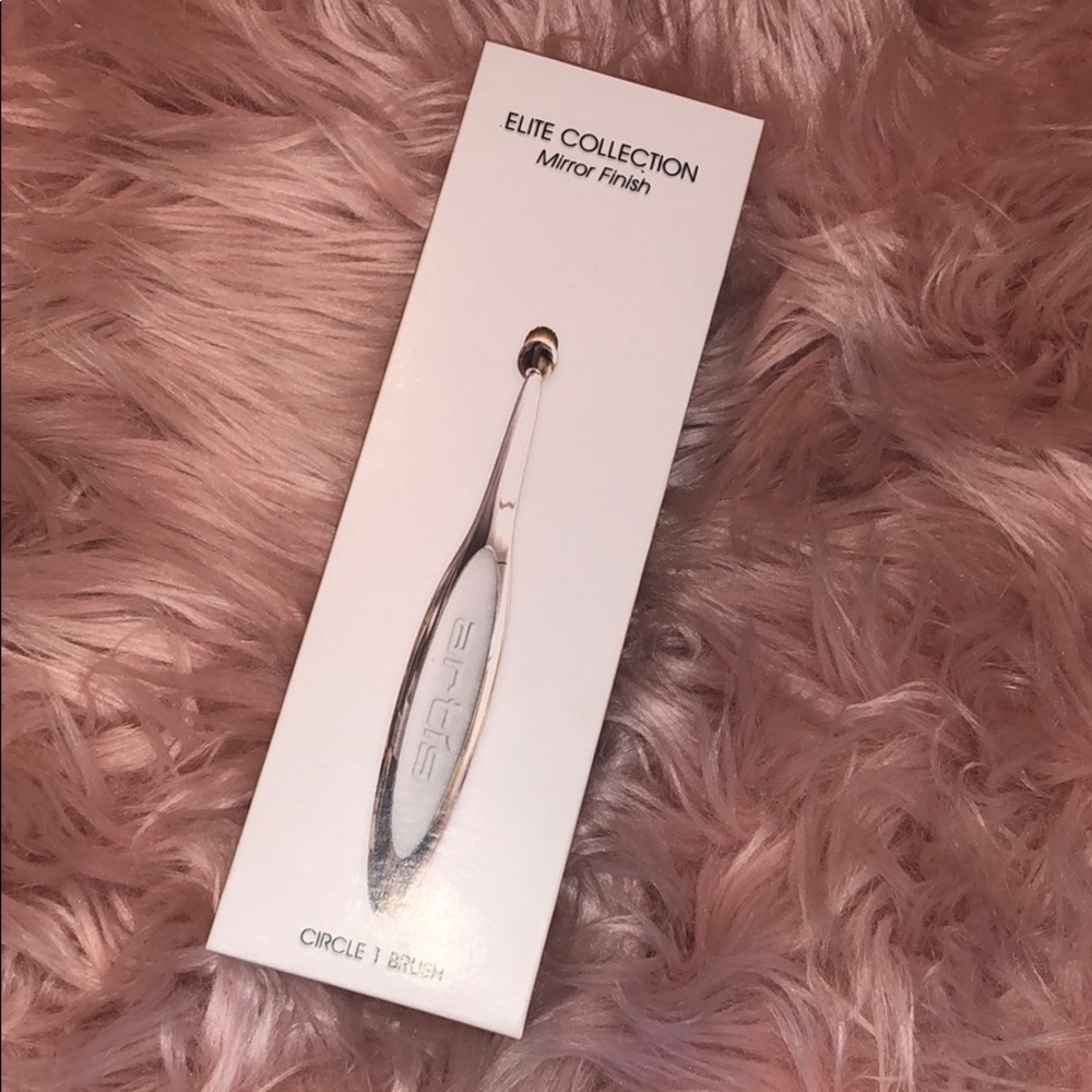 Artis Circle 1 Brush